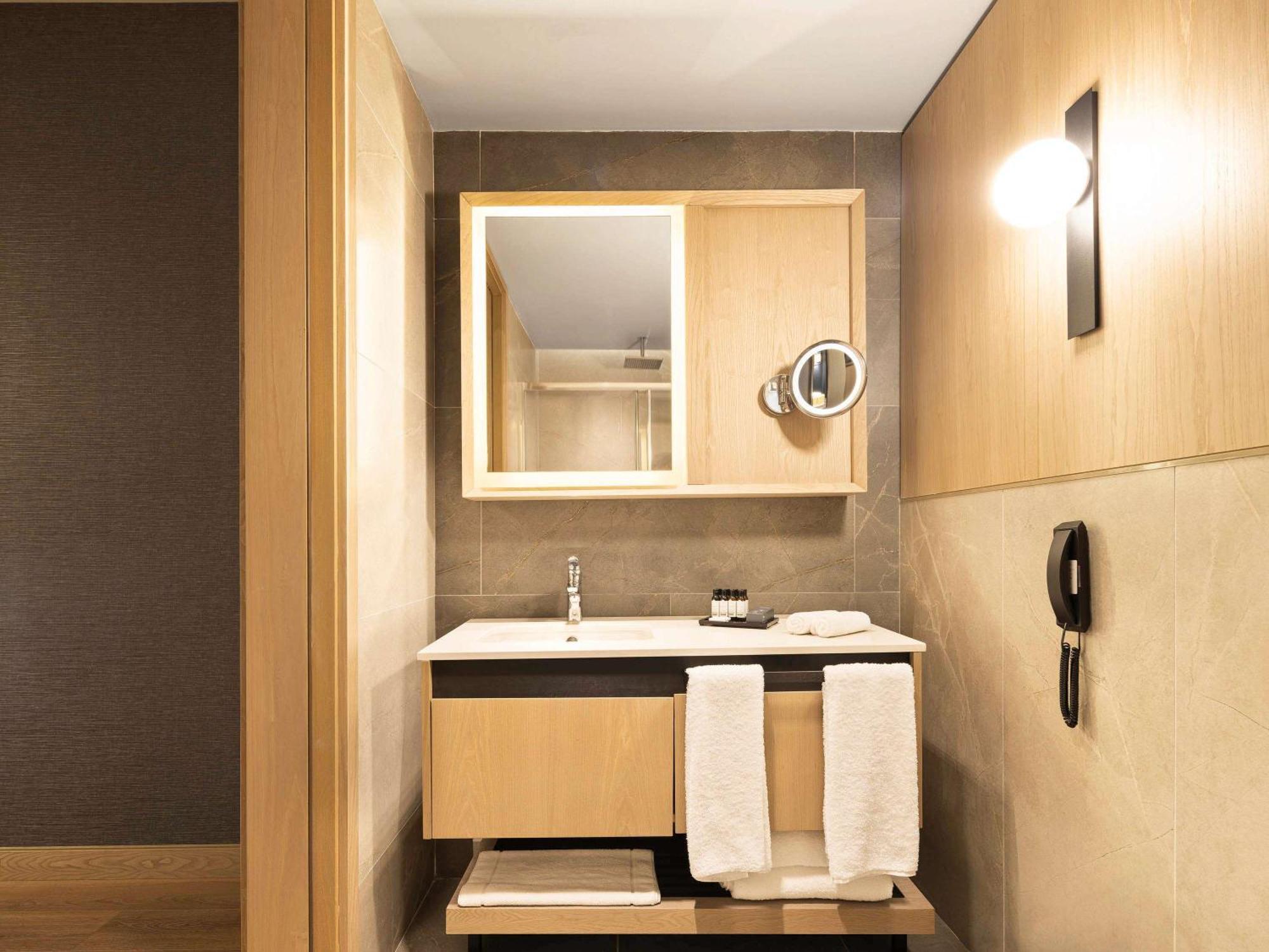 Отель Movenpick Living Camlivadi